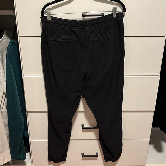 Farallon Joggers, missing string - Picture 2 of 4